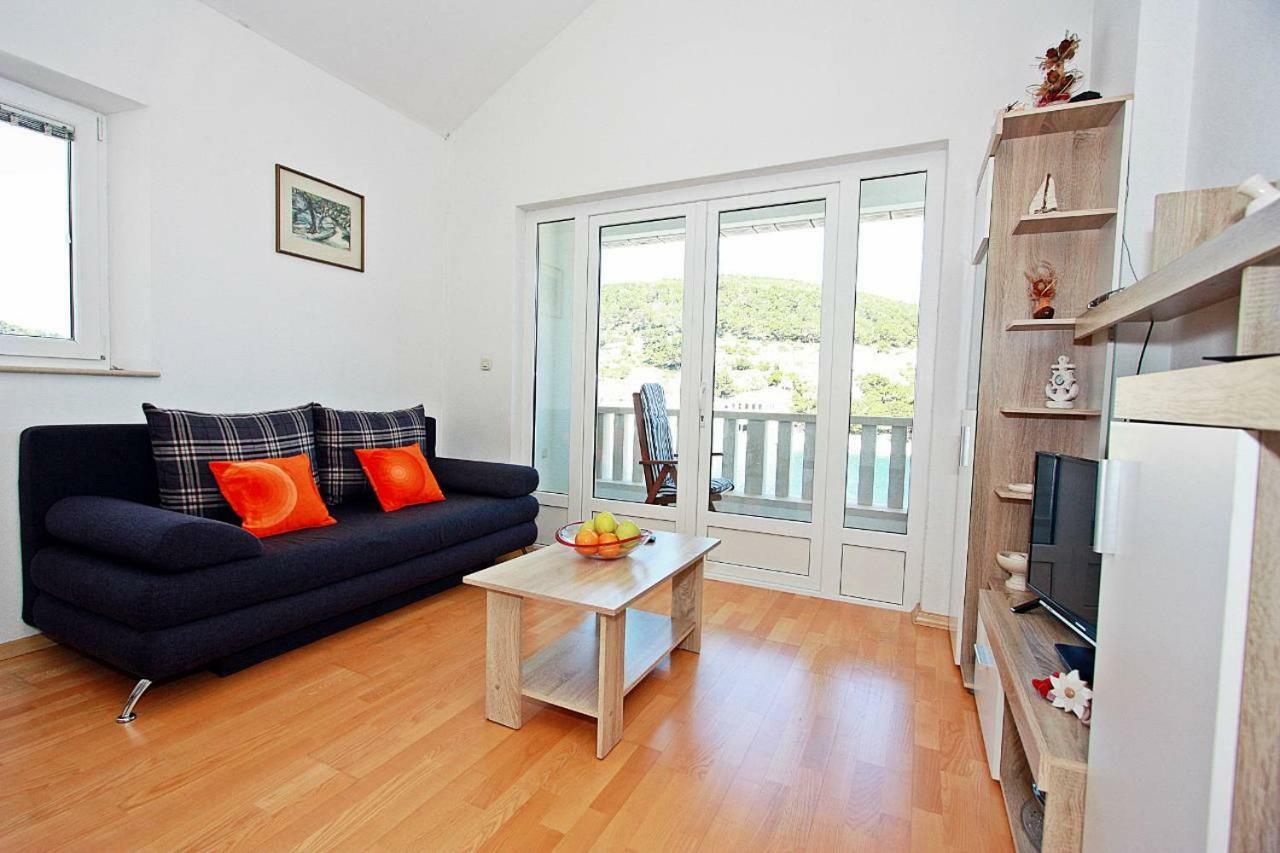 Apartmani Nila Pucisca Exteriör bild