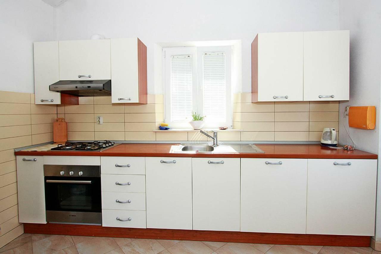 Apartmani Nila Pucisca Exteriör bild