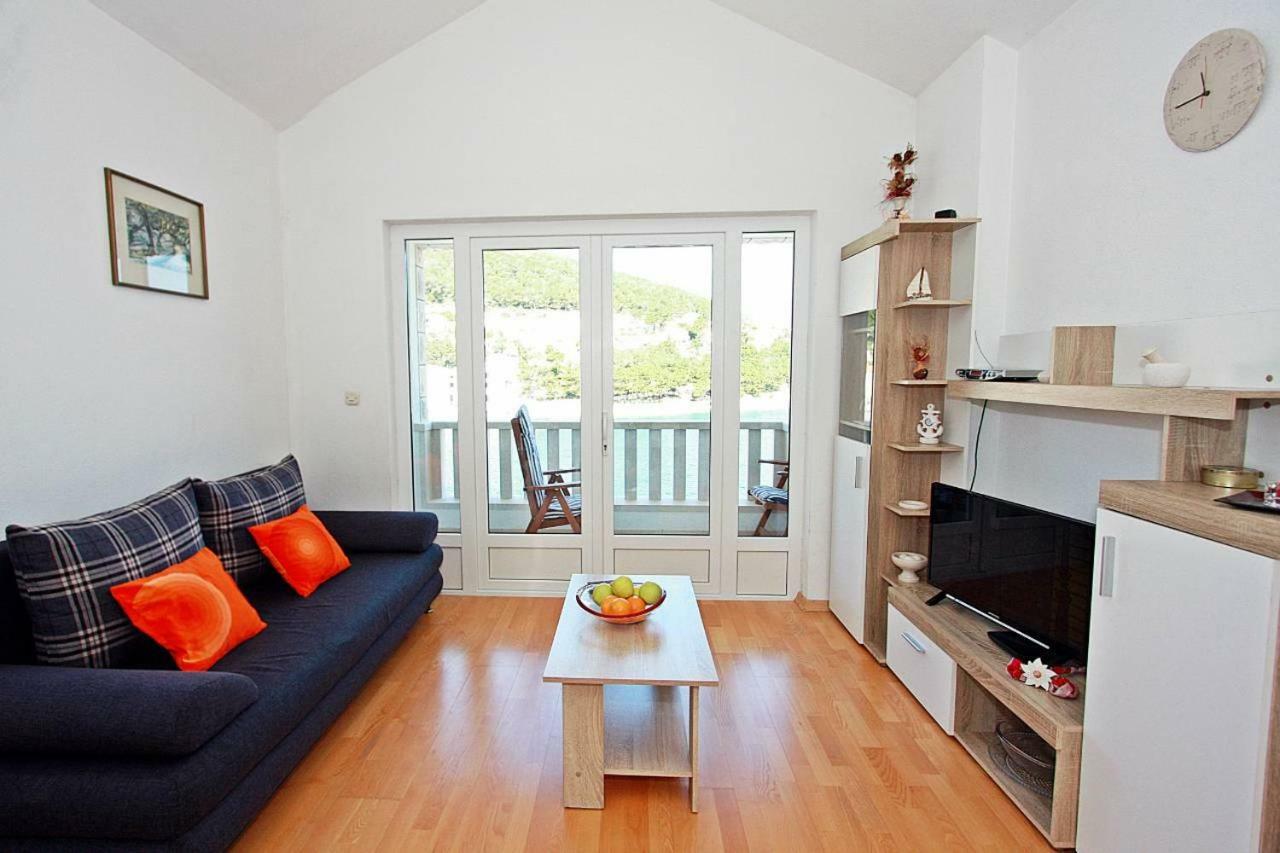 Apartmani Nila Pucisca Exteriör bild