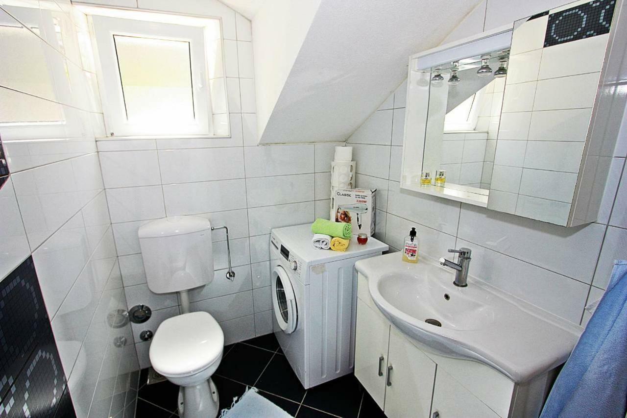 Apartmani Nila Pucisca Exteriör bild