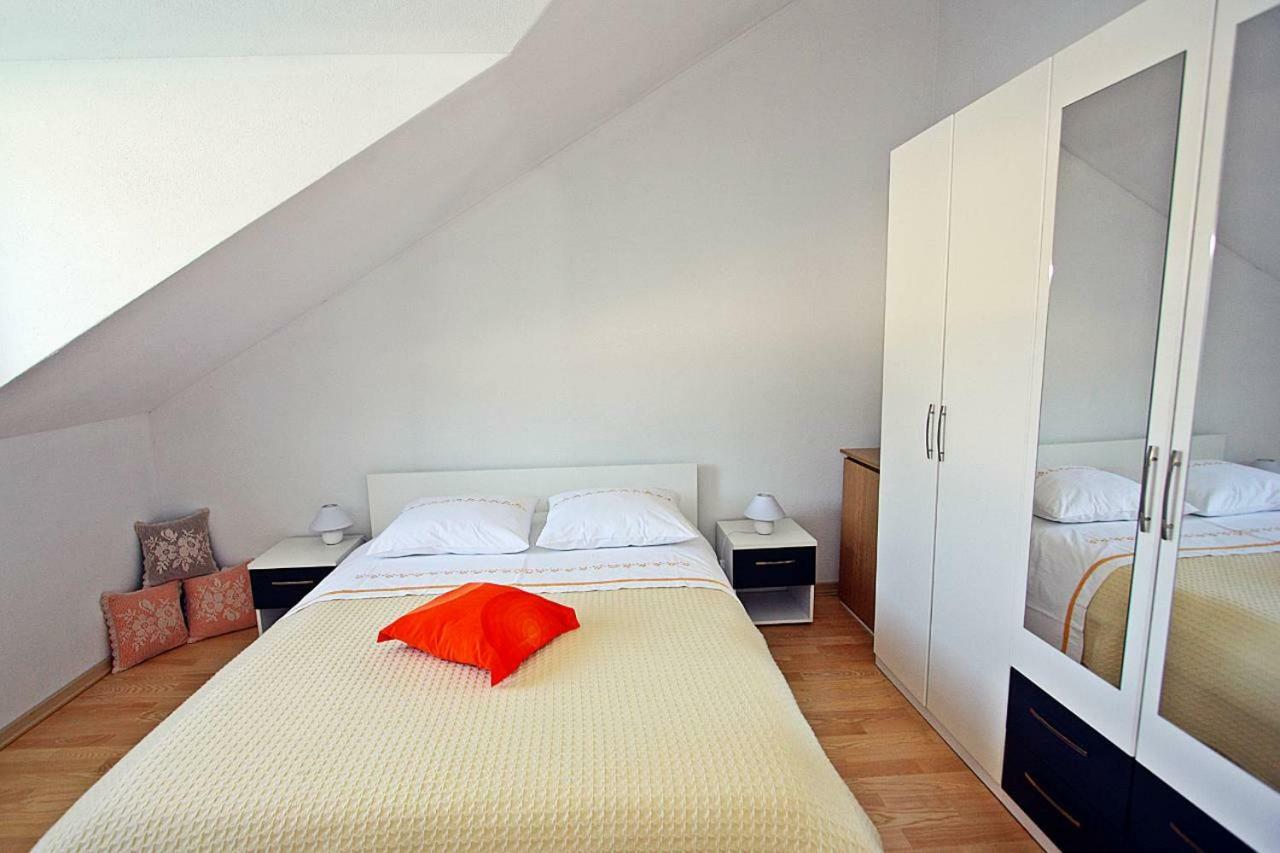 Apartmani Nila Pucisca Exteriör bild