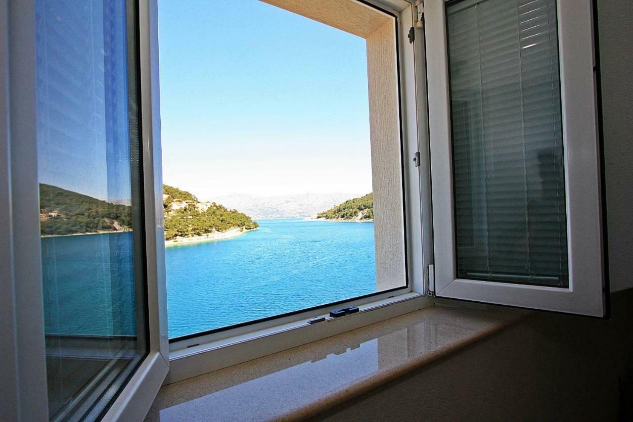 Apartmani Nila Pucisca Exteriör bild