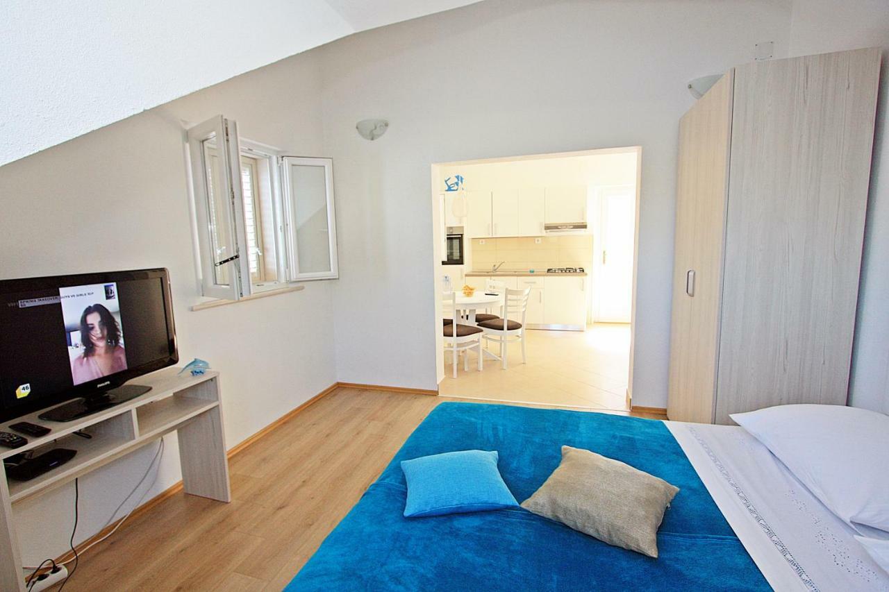 Apartmani Nila Pucisca Exteriör bild