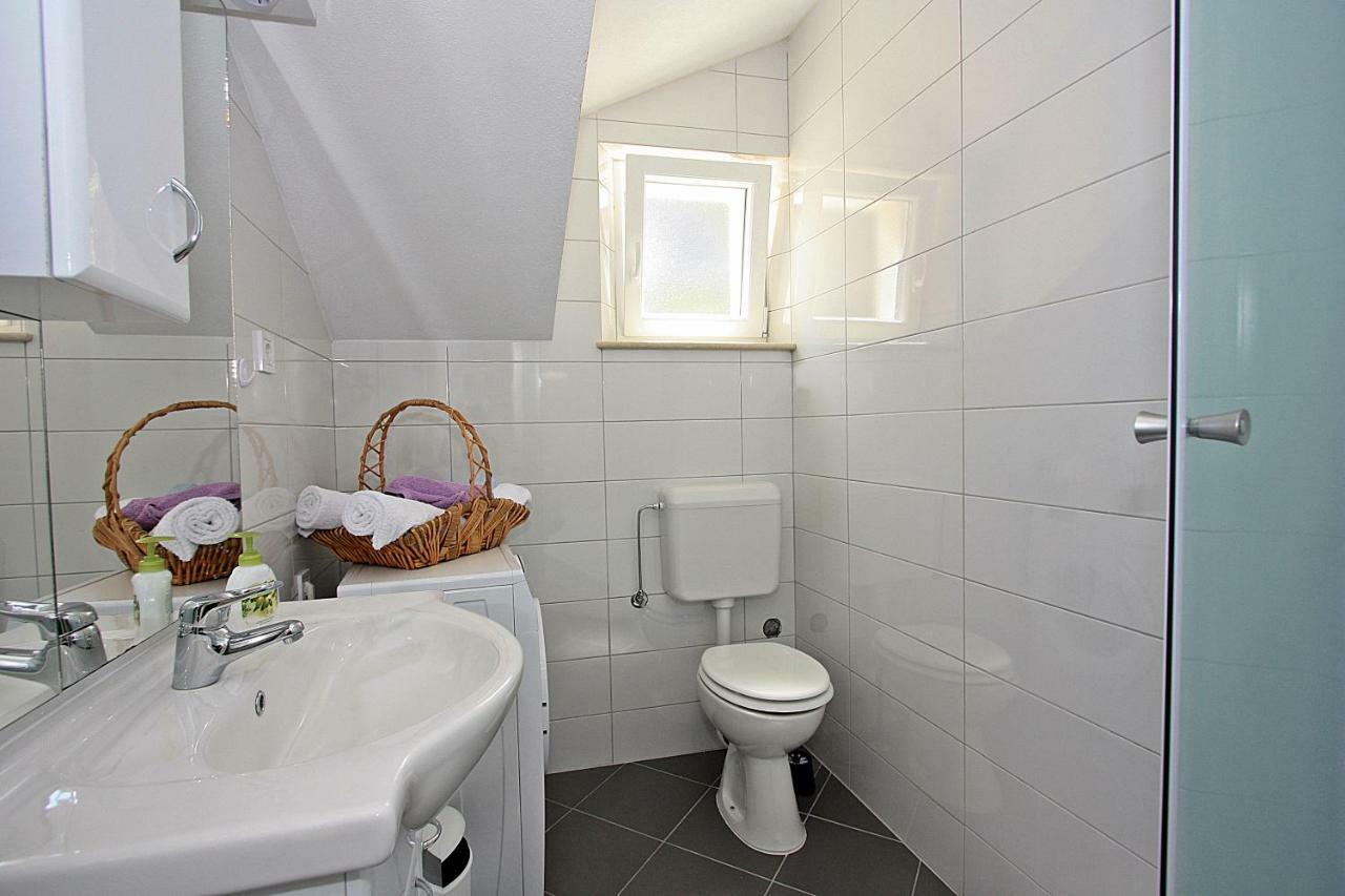 Apartmani Nila Pucisca Exteriör bild