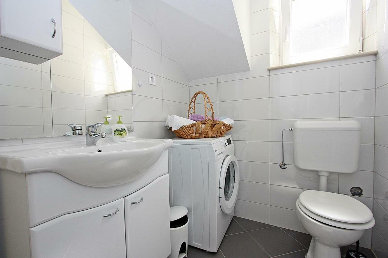 Apartmani Nila Pucisca Exteriör bild