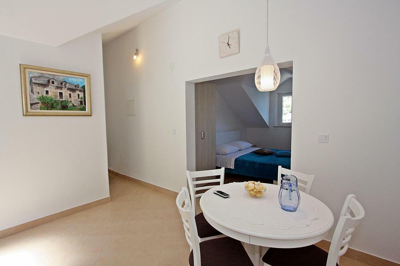 Apartmani Nila Pucisca Exteriör bild