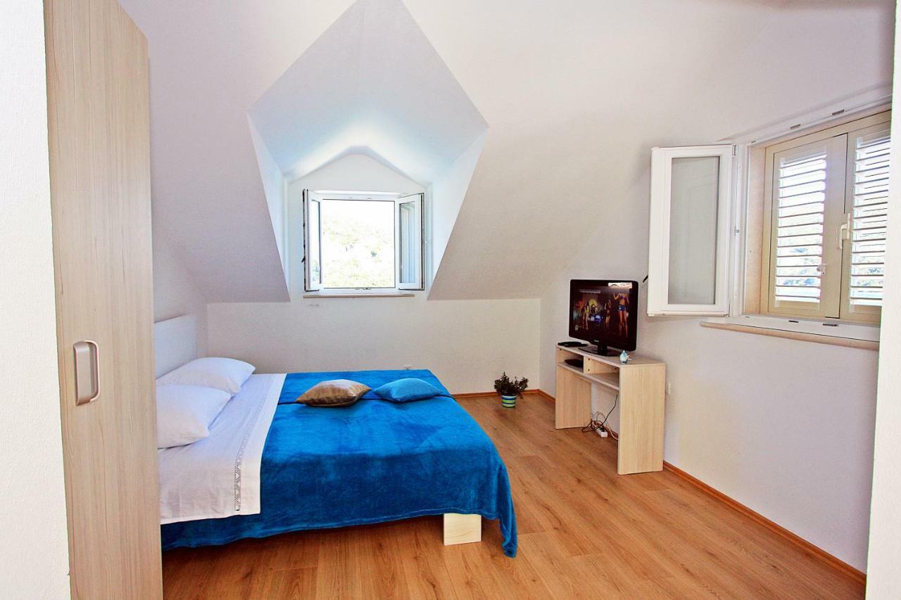 Apartmani Nila Pucisca Exteriör bild